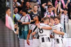 英雄联盟总决赛时间-意甲赛场上演惊天绝杀，成为话题焦点