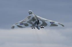 LOL赛事-防线如锚，攻势如潮，当个人稳定成为集体压制的基石