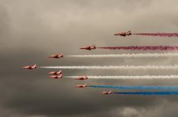 LOL赛事-极速之巅，F1新赛季揭幕战与热火狂胜爵士的共振瞬间