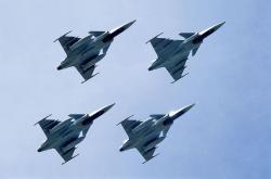 LOL决赛-当雷恩的沙粒渗入F1轮胎纹理，哈弗茨的降维艺术