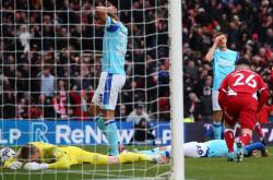 LOL赛事-包含哈德斯菲尔德主场惜败富勒姆，挥别连胜的词条