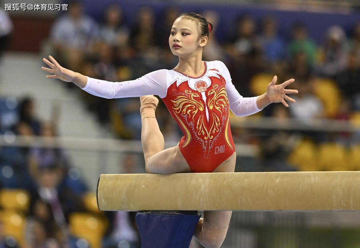 体操项目中优异表现，赢得观众掌声