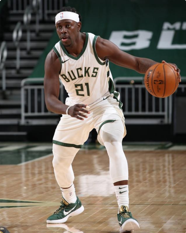 关于雄火中锋遭遇犯规离场,球队陷入下风的信息 关于雄火中锋遭遇犯规离场,球队陷入下风的信息