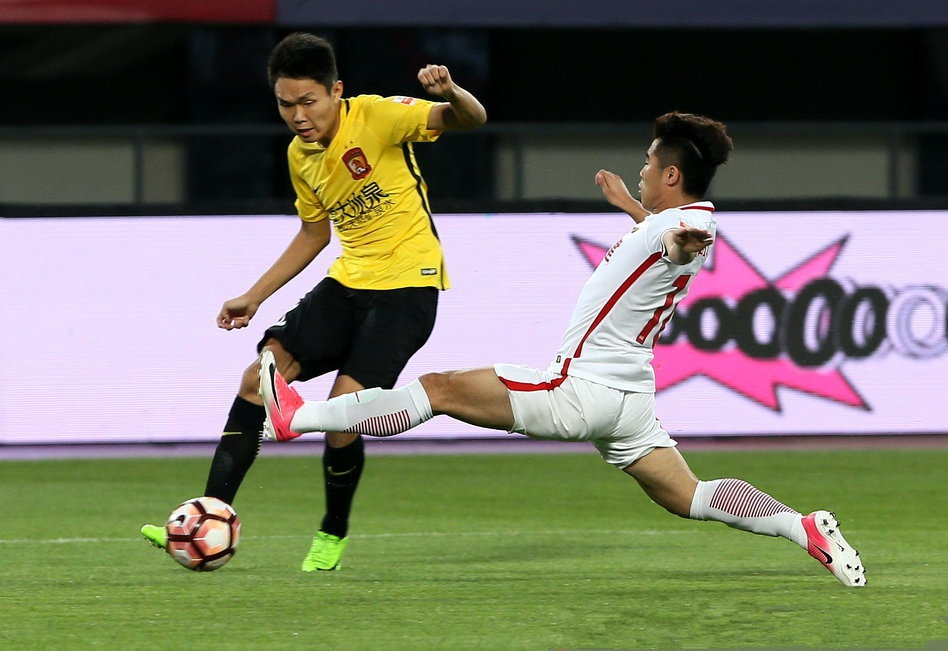 关于雄火中锋遭遇犯规离场,球队陷入下风的信息 关于雄火中锋遭遇犯规离场,球队陷入下风的信息