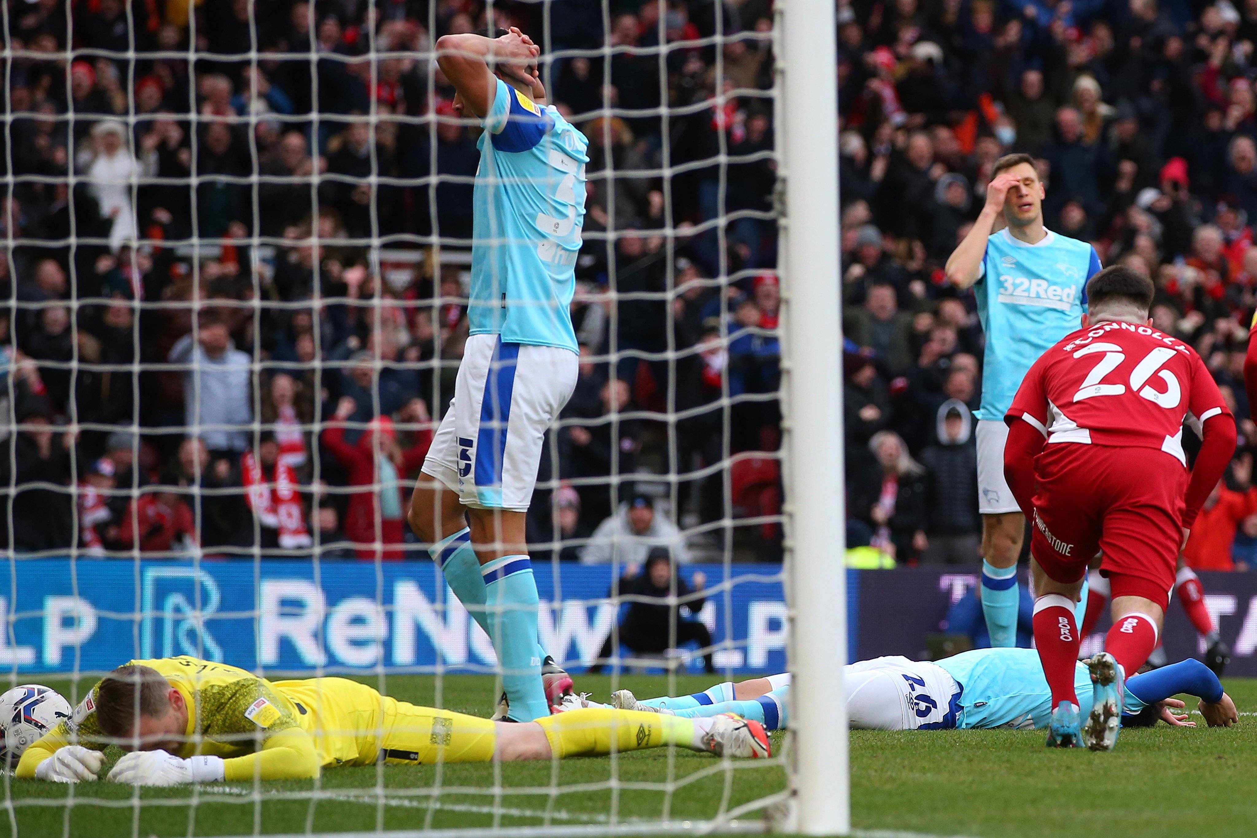 包含哈德斯菲尔德主场惜败富勒姆，挥别连胜的词条