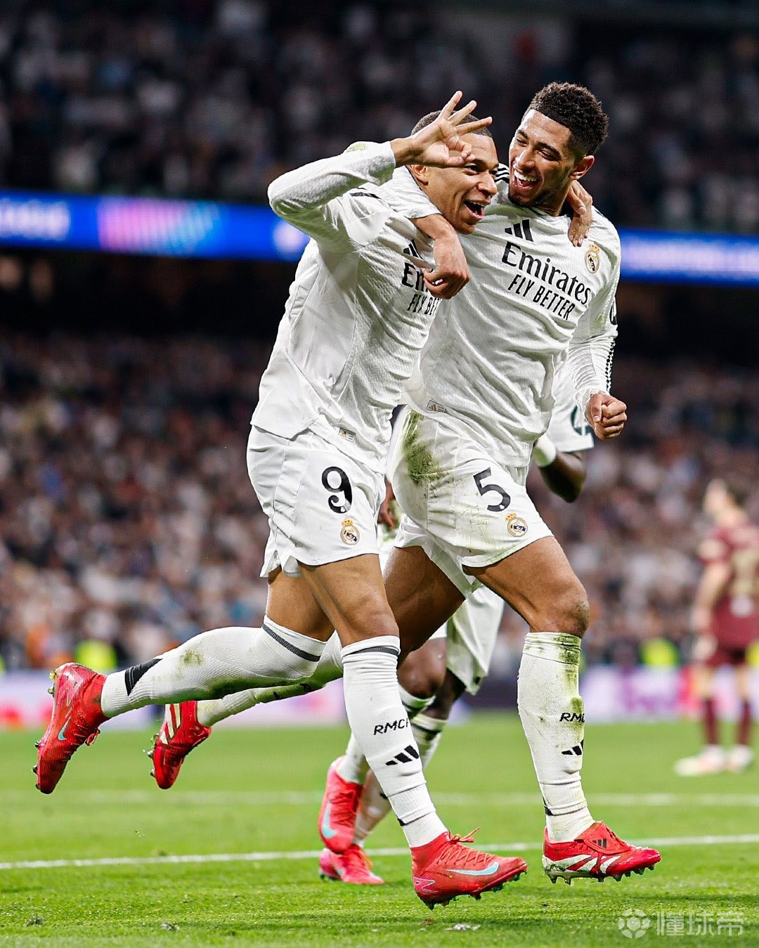 关于意甲球星成功完成帽子戏法，成为焦点人物的信息