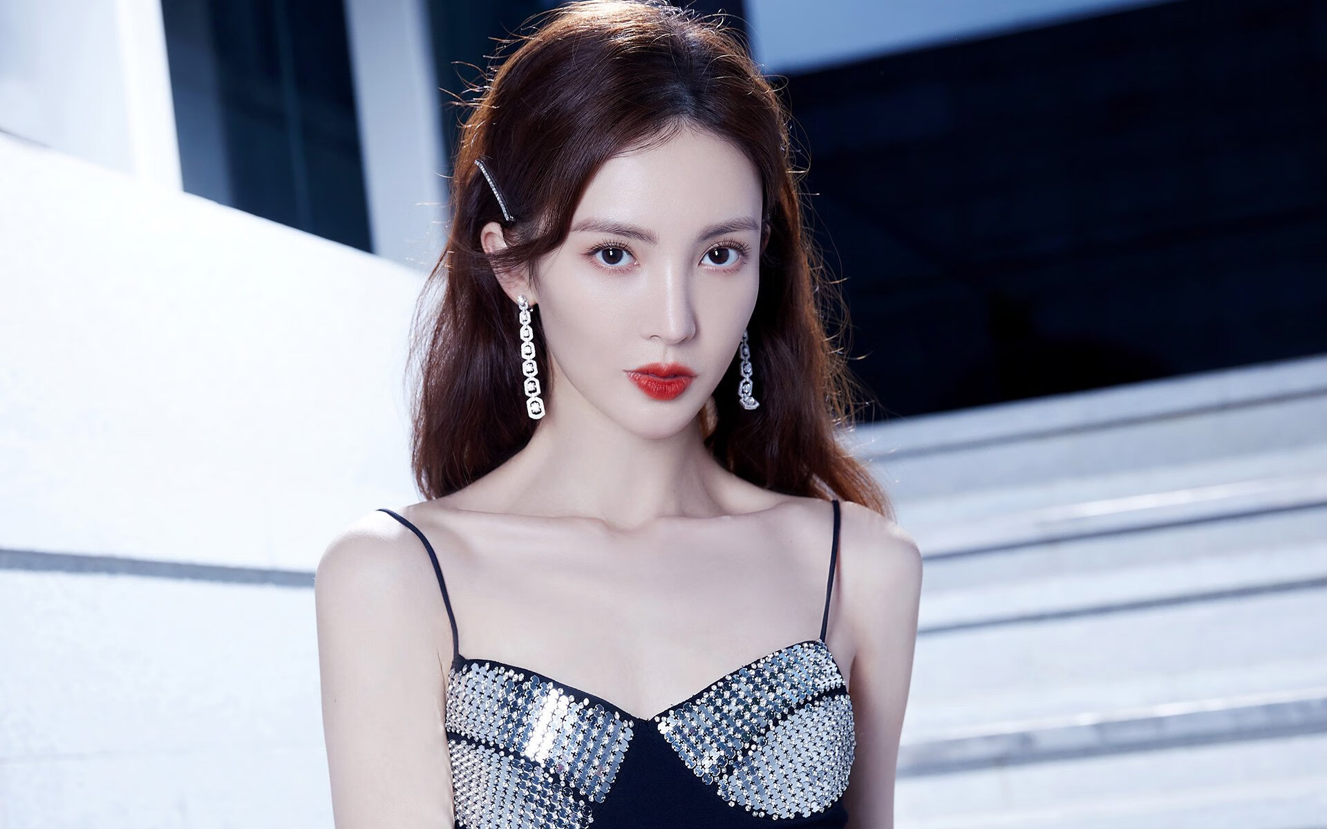 当雷恩的沙粒渗入F1轮胎纹理，哈弗茨的降维艺术